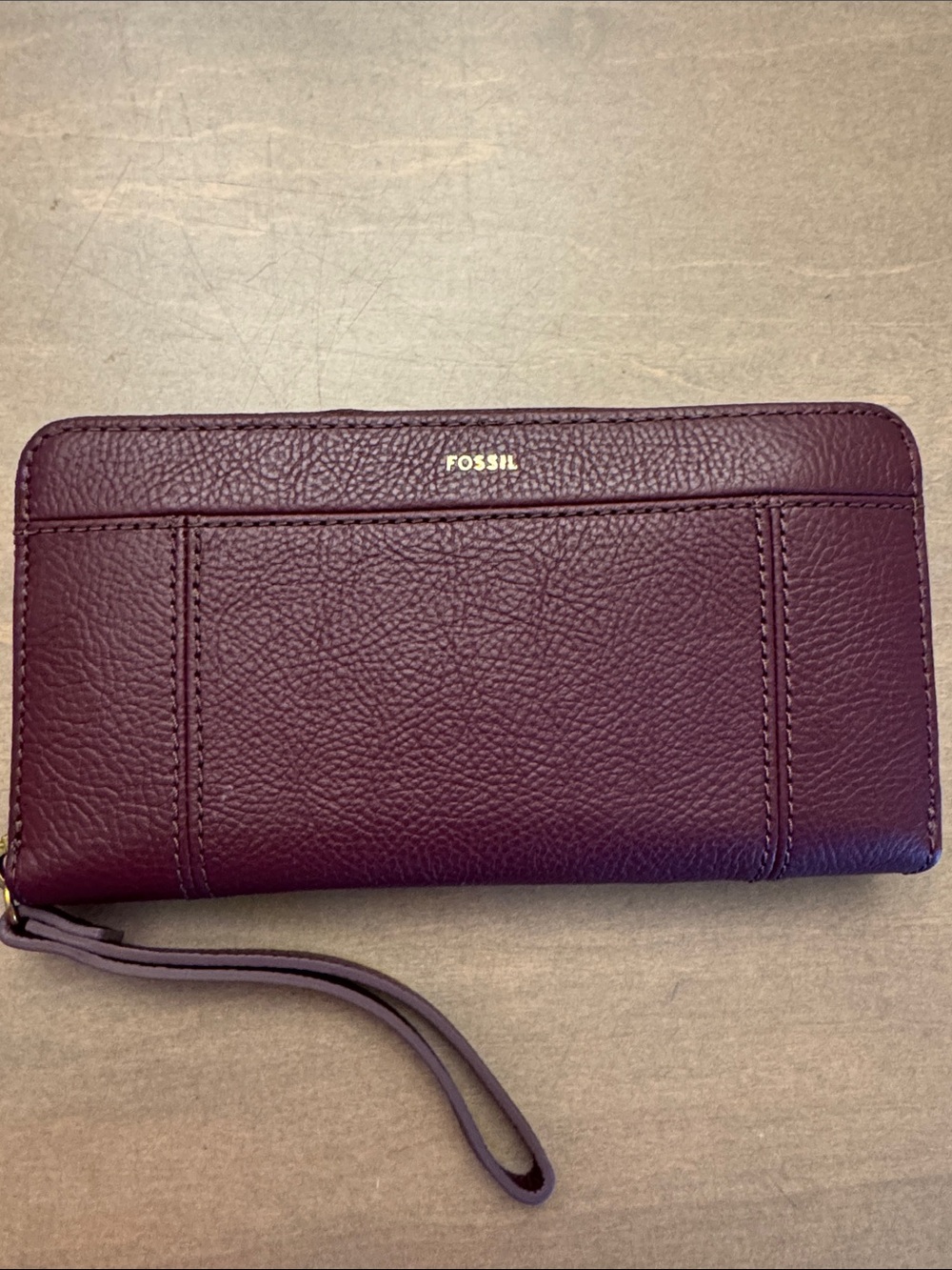 Fossil Leather Zip Wallet with Wrist Strap Wine color, New, never used